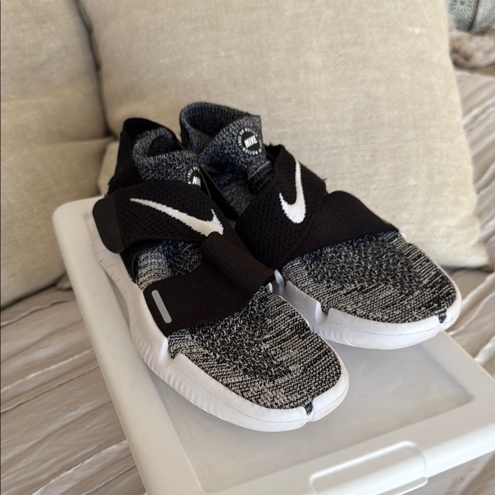 Nike Womens Free RN Motion FK